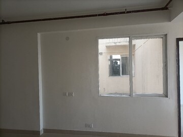 Room in 4 BHK Apartment at Bestech Park View Grand Spa, Sector 81 – for Sale