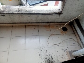 Furnished Amenities in 2 BHK Apartment at Sandstone CHS Ltd, Mira Road – for Rent