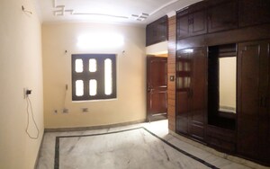 Room in 3 BHK Apartment at Chanderpriya Apartments, Rohini Sector 8 – for Sale