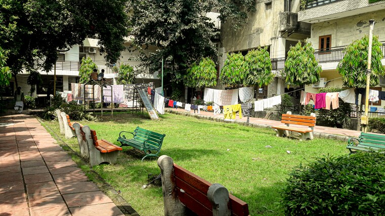 Garden, chanderpriya-apartments 3 Bedroom 1400 Sq.Ft. Apartment In Rohini Sector 8 Delhi 9199343