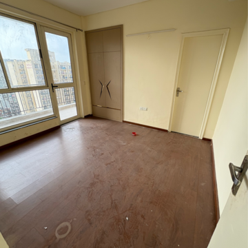 Room in 3.5 BHK Apartment at Imperia Esfera, Garoli Kalan – for Rent