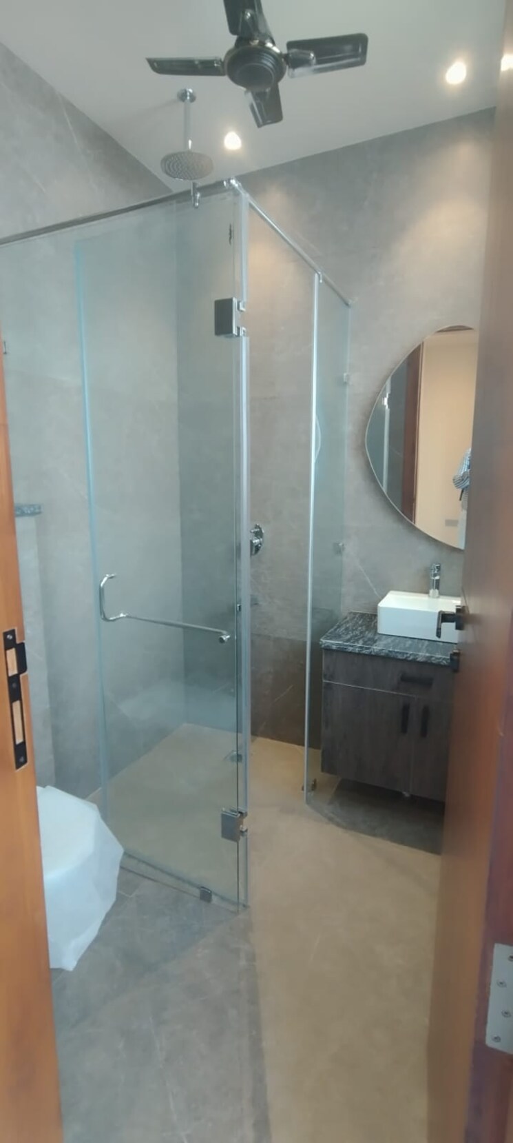 Attached Bathroom, greater kailash i 3 Bedroom 1440 Sq.Ft. Builder Floor In Greater Kailash I Delhi 9199620