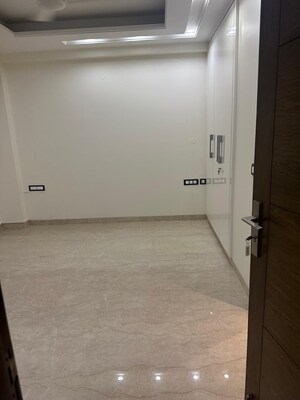 Room in 3 BHK Builder Floor at Greater Kailash I – for Sale
