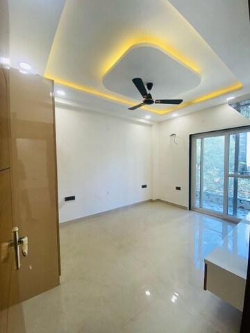 Bedroom in 4 BHK Builder Floor at Green Fields Colony – for Rent