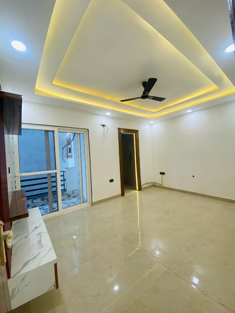 Room, green fields colony 4 Bedroom 450 Sq.Yd. Builder Floor In Green Fields Colony Faridabad 9199689