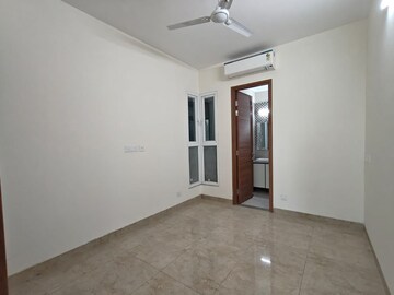 Room in 4 BHK Apartment at Uchdpl Veridia Oakwood Enclave, Wave City – for Rent