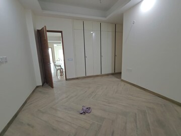 Room in 4 BHK Apartment at Uchdpl Veridia Oakwood Enclave, Wave City – for Rent