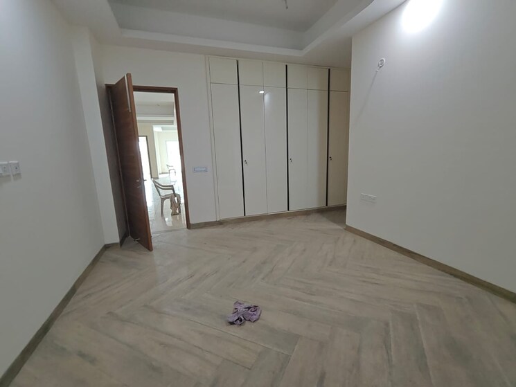 Room, uchdpl-veridia-oakwood-enclave 4 Bedroom 2385 Sq.Ft. Apartment In Wave City Ghaziabad 9199769