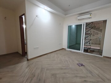 Room in 4 BHK Apartment at Uchdpl Veridia Oakwood Enclave, Wave City – for Rent