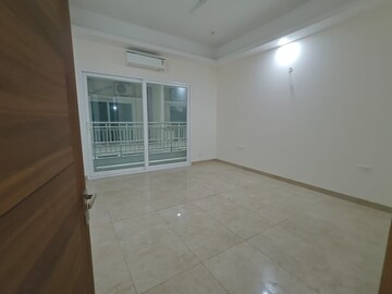 Room in 4 BHK Apartment at Uchdpl Veridia Oakwood Enclave, Wave City – for Rent