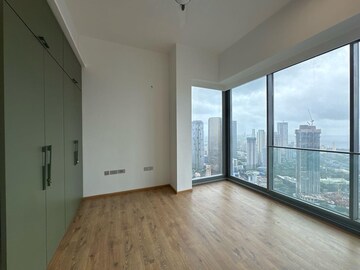 Room in 4 BHK Apartment at Rustomjee Crown, Prabhadevi – for Rent