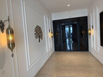 Room in 4 BHK Apartment at Rustomjee Crown, Prabhadevi – for Rent