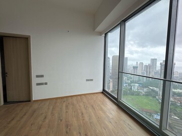 Room in 4 BHK Apartment at Rustomjee Crown, Prabhadevi – for Rent