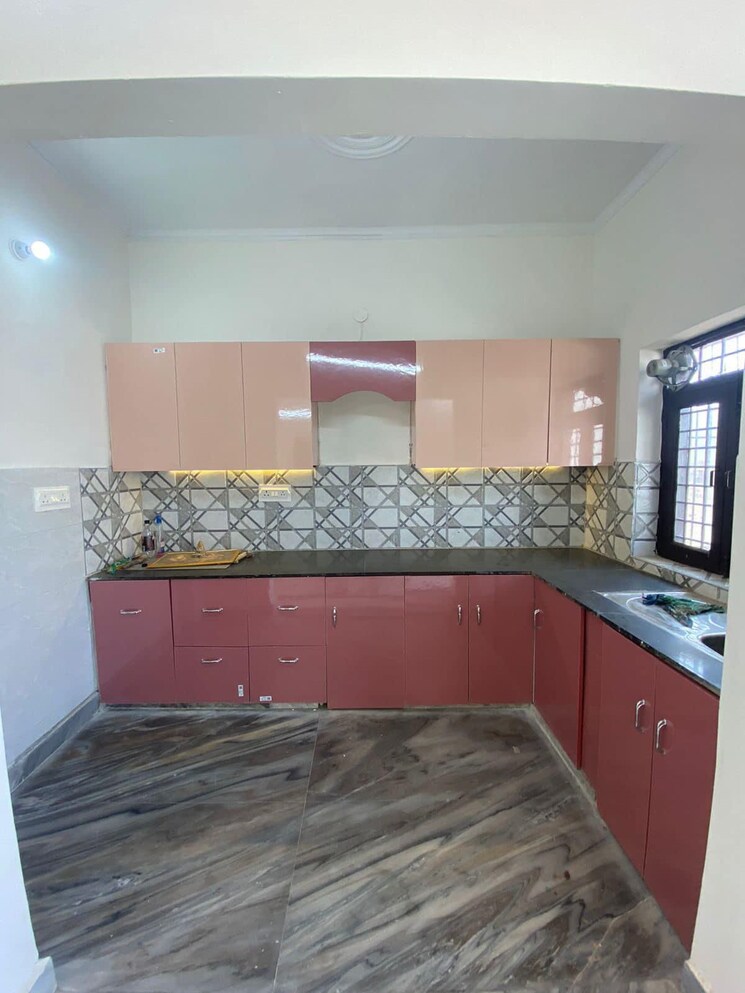 Kitchen, green fields colony 3 Bedroom 200 Sq.Yd. Builder Floor In Green Fields Colony Faridabad 9199815