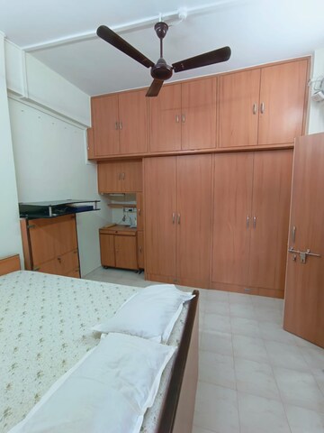 1 BHK Apartment For Rent in Colaba