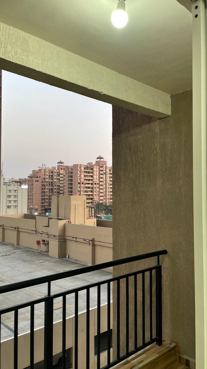 2 BHK + Servant Room Apartment For Sale in Kolte Patil Life Republic