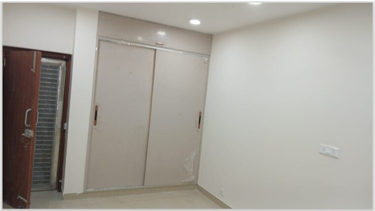 Room, sector 19 dwarka 3 Bedroom 1850 Sq.Ft. Apartment In Sector 19 Dwarka Delhi 9199942