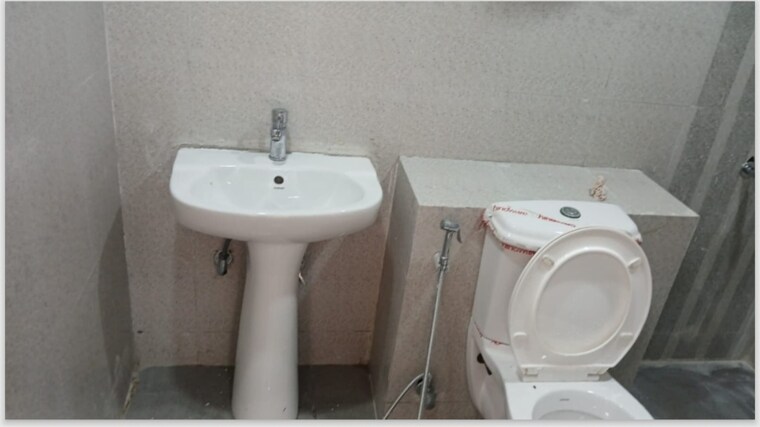 Bathroom, sector 19 dwarka 3 Bedroom 1850 Sq.Ft. Apartment In Sector 19 Dwarka Delhi 9199942