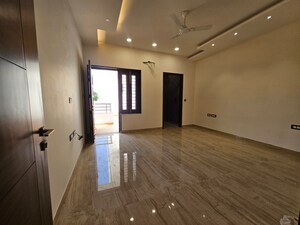 Room in 6+ BHK Independent House at BPTP Parklands, Sector 76 – for Sale