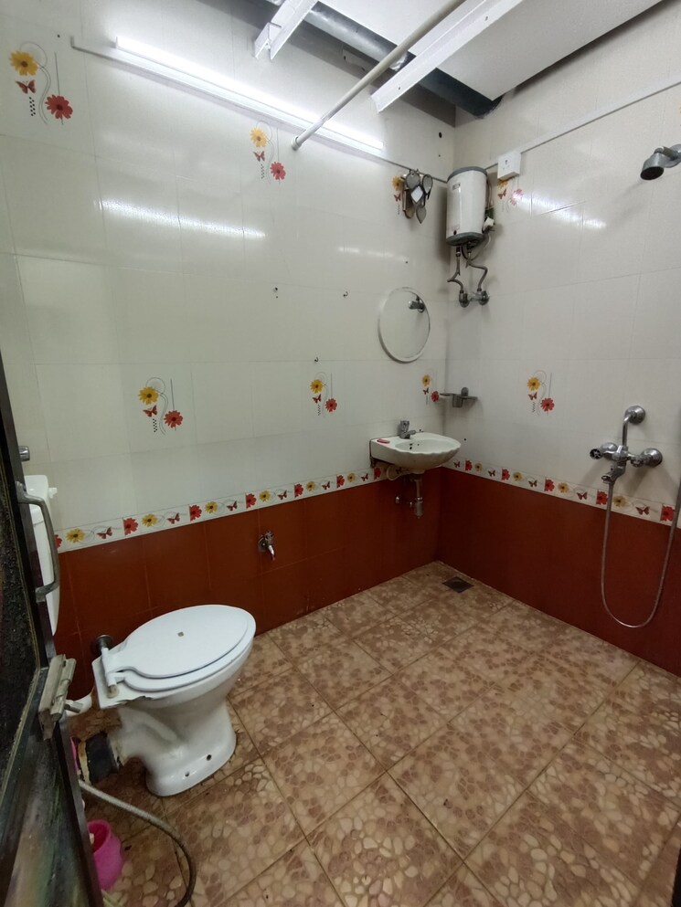 Bathroom, colaba 1 Bedroom 450 Sq.Ft. Apartment In Colaba Mumbai 9199969