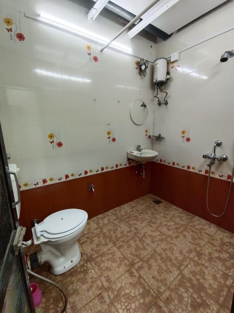 Bathroom, colaba 1 Bedroom 450 Sq.Ft. Apartment In Colaba Mumbai 9199969