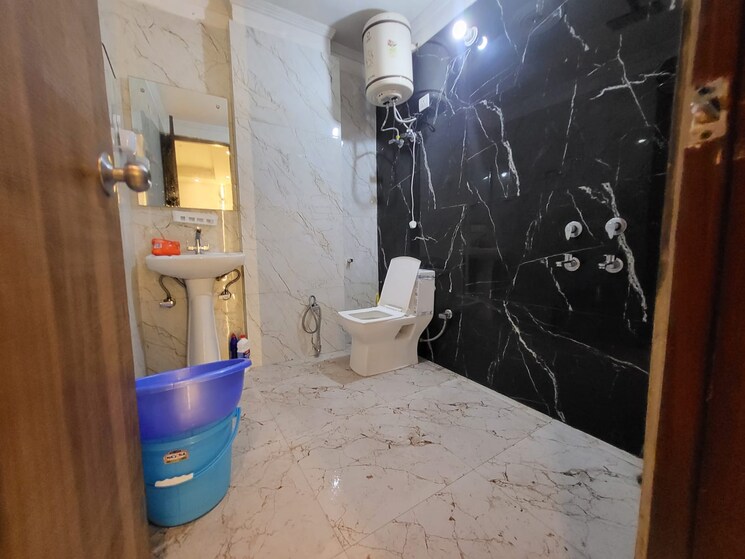 Bathroom, saket 2 Bedroom 1200 Sq.Yd. Builder Floor In Saket Delhi 9200032