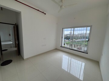 Room in 2 BHK Apartment at Runwal The Central Park, Chinchwad – for Rent