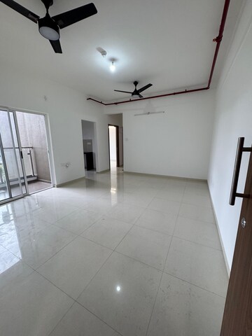 Room in 2 BHK Apartment at Runwal The Central Park, Chinchwad – for Rent