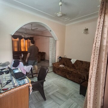 Living Room in 2 BHK Apartment at Sector 35 – for Rent