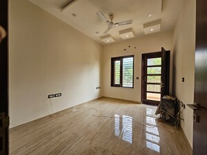Room in 6+ BHK Independent House at BPTP Parklands, Sector 76 – for Sale