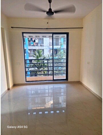 Room in 3 BHK Apartment at Wadhwa Elite, Kolshet Road – for Sale