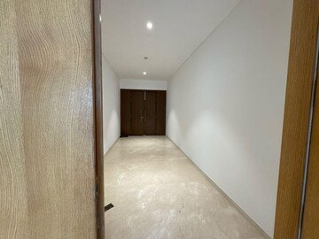 Room in 4 BHK Apartment at Rustomjee Crown, Prabhadevi – for Rent