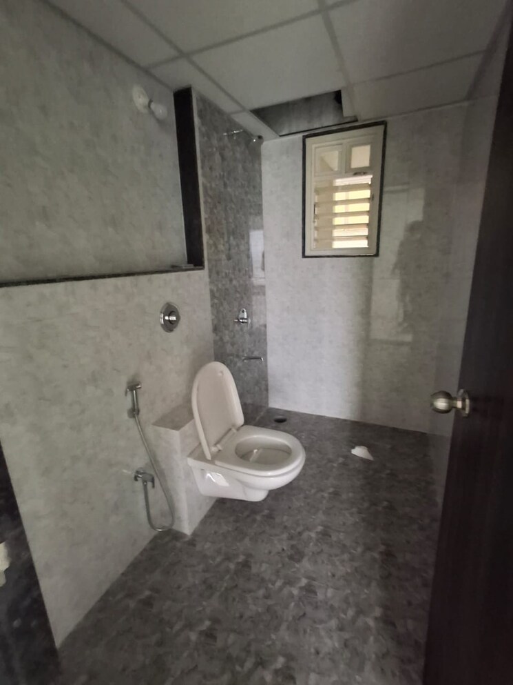 Bathroom, goel-ganga-altus 2.5 Bedroom 850 Sq.Ft. Apartment In Kharadi Pune 9200218