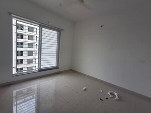 Room in 2.5 BHK Apartment at Goel Ganga Altus, Kharadi – for Rent