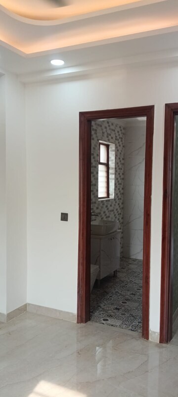 Building Lobby in 3 BHK Builder Floor at Soha Neal City, Sector 98 – for Sale