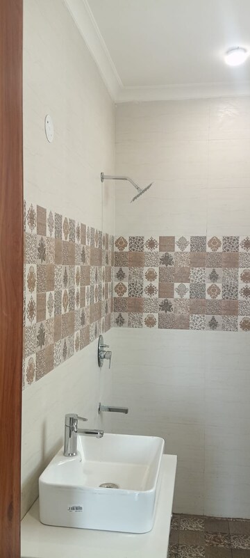 Bathroom in 3 BHK Builder Floor at Soha Neal City, Sector 98 – for Sale