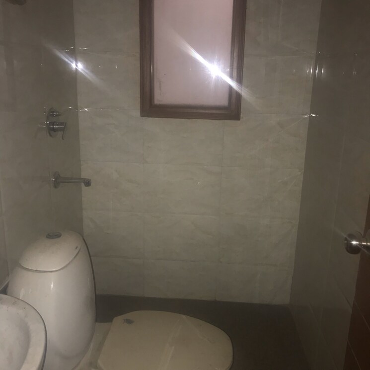 Washroom, lajpat nagar i Commercial Office Space 900 Sq.Ft. In Lajpat Nagar I Delhi 9200391