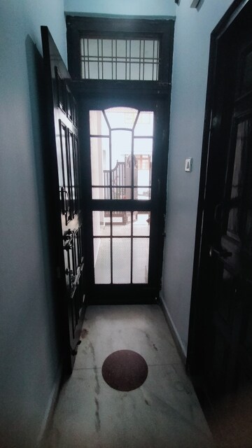 Room in 2 BHK Independent House at Gomti Nagar – for Rent