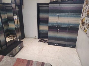 Room in 3 BHK Apartment at Narendra Nagar – for Rent