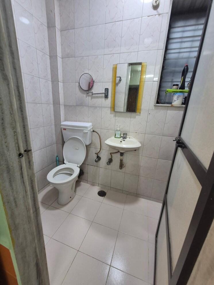 Bathroom, kopar khairane 2 Bedroom 700 Sq.Ft. Apartment In Kopar Khairane Navi Mumbai 9200556