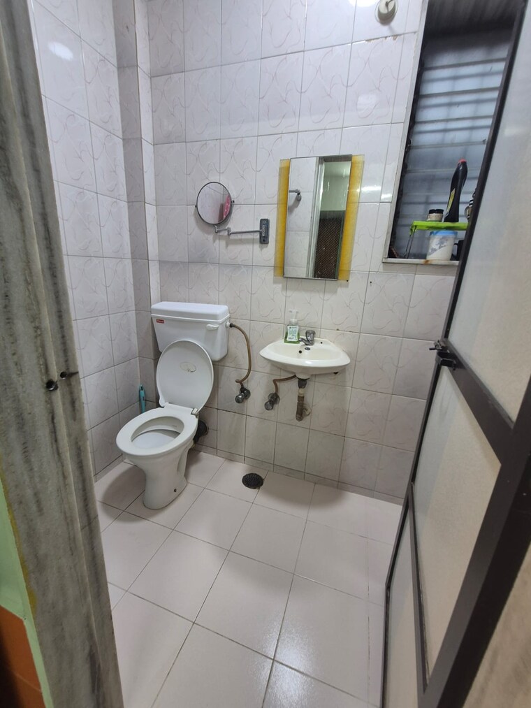 Bathroom, kopar khairane 2 Bedroom 700 Sq.Ft. Apartment In Kopar Khairane Navi Mumbai 9200556
