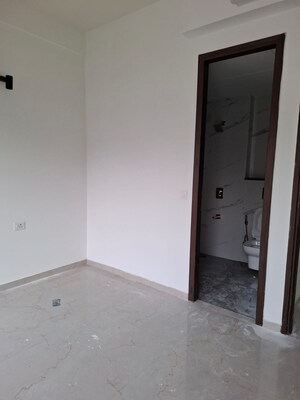 Room in 3.5 BHK Apartment at Unitech Fresco, Sector 50 – for Sale