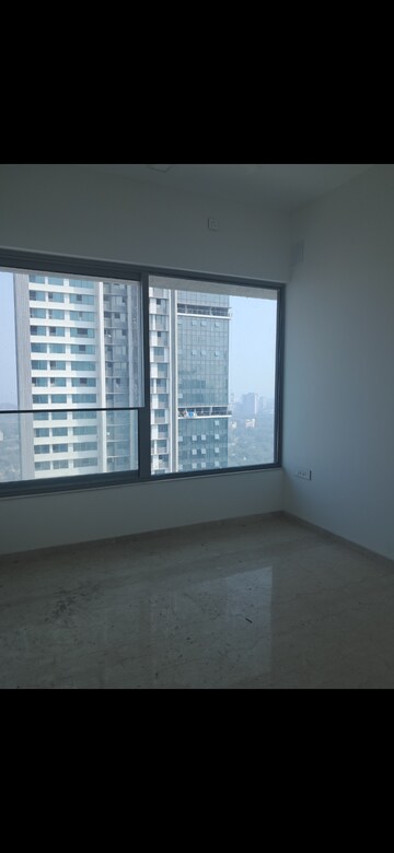 Room in 2 BHK Apartment at Peninsula Salsette 27, Byculla – for Rent