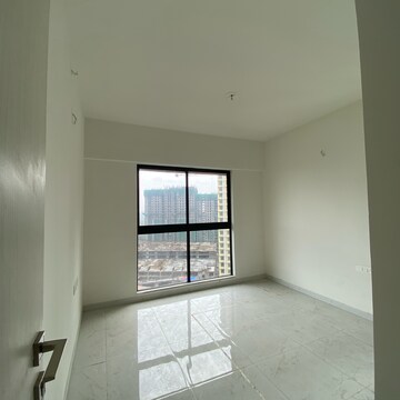 Room in 3 BHK Apartment at Runwal Gardens, Bhadra Nagar – for Rent