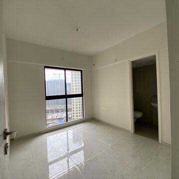 Room in 3 BHK Apartment at Runwal Gardens, Bhadra Nagar – for Rent