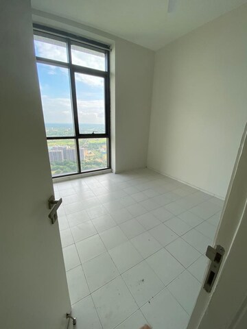 Room in 2 BHK Apartment at Ireo Skyon, Sector 60 – for Sale