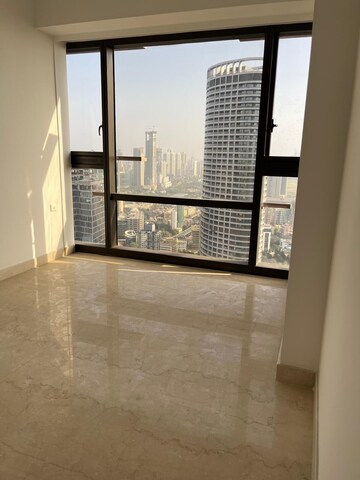 Room in 4 BHK Apartment at Lodha The Park, Worli – for Rent