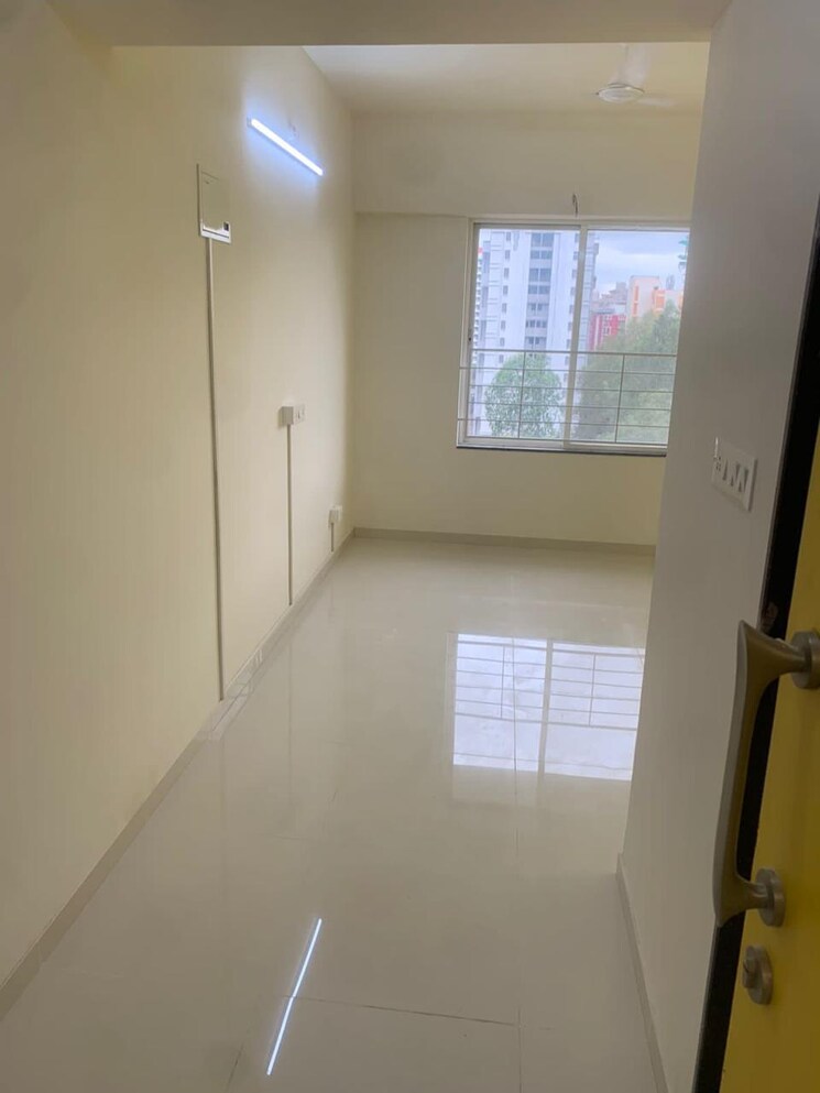 Room, vj-town-center 1 RK 192 Sq.Ft. Apartment In Wakad Pune 9200737