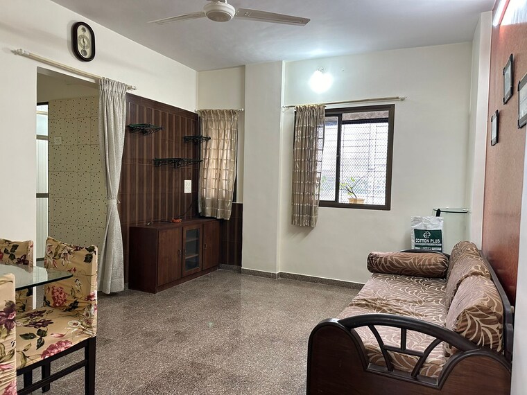 Bedroom, maruti-building 2 Bedroom 700 Sq.Ft. Apartment In Parel Mumbai 9200672