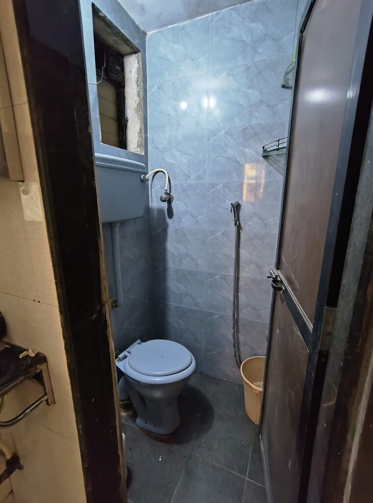 Bathroom, kopar khairane 1 Bedroom 300 Sq.Ft. Apartment In Kopar Khairane Navi Mumbai 9200689